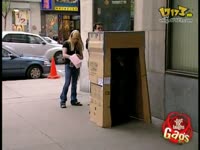 英国街头搞笑:美女掉东西 Just for laughs Gags